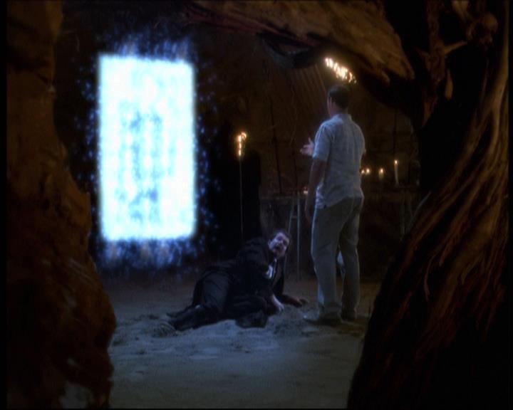 Charmed-Online-dot-net_623ItsABadBadBadBadWorldPart2-2063.jpg