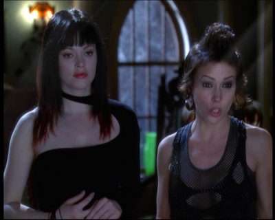 Charmed-Online-dot-net_623ItsABadBadBadBadWorldPart2-0797.jpg