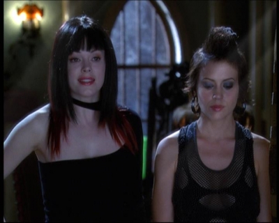 Charmed-Online-dot-net_623ItsABadBadBadBadWorldPart2-0819.jpg