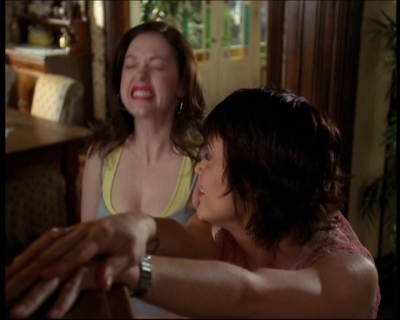 Charmed-Online-dot-net_623ItsABadBadBadBadWorldPart2-1017.jpg