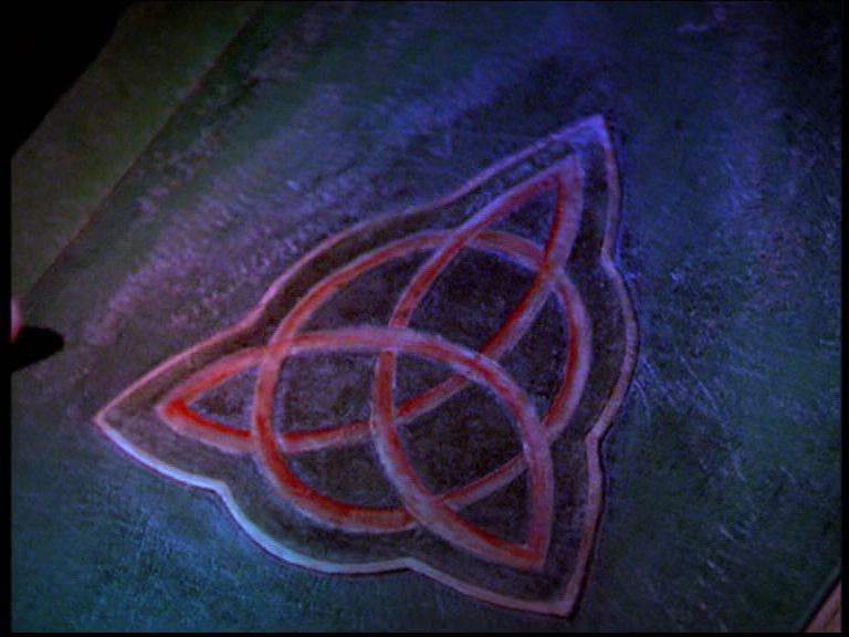 charmed-online_dot_net_OpeningCreditsS6-00025.png