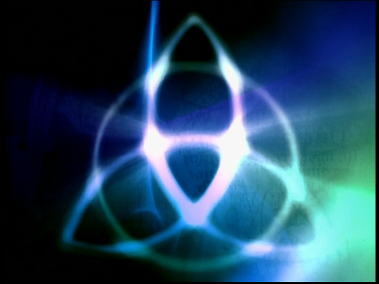 charmed-online_dot_net_OpeningCreditsS6-00037.png