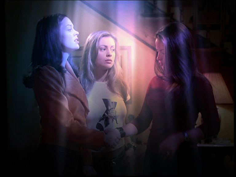 charmed-online_dot_net_OpeningCreditsS6-00044.png