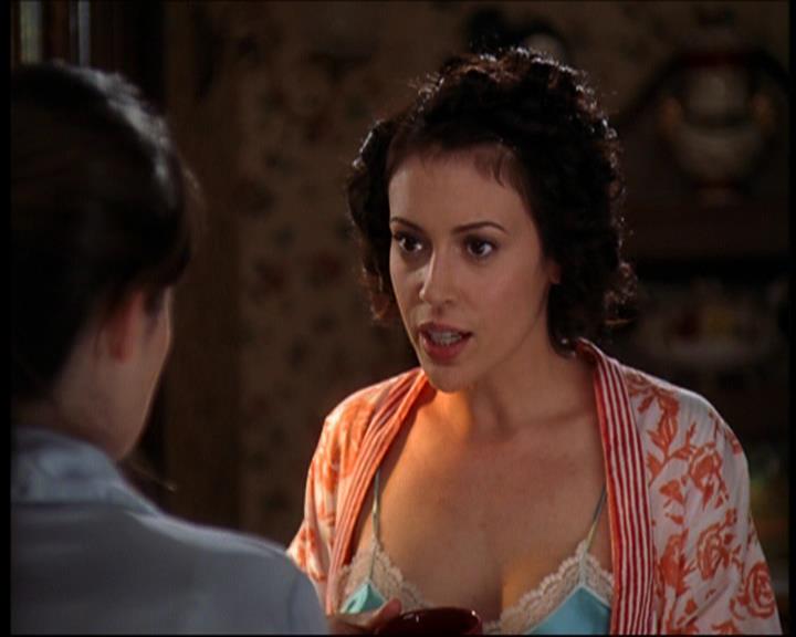 Charmed-Online_dot_net-7x01ACallToArms0102.jpg