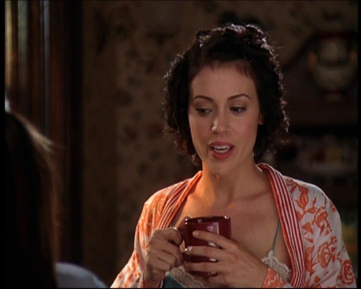 Charmed-Online_dot_net-7x01ACallToArms0128.jpg