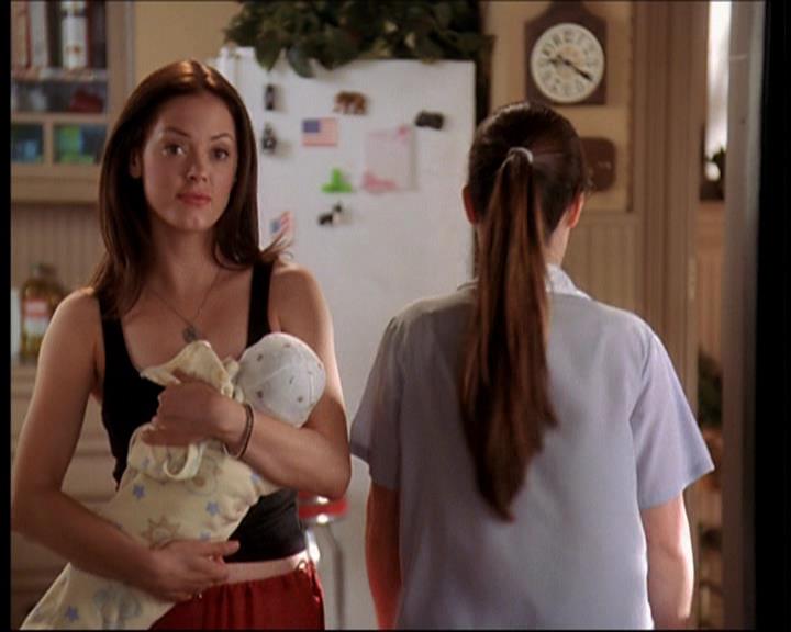 Charmed-Online_dot_net-7x01ACallToArms0143.jpg