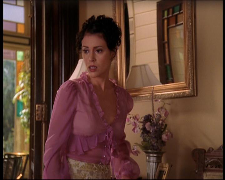 Charmed-Online_dot_net-7x01ACallToArms0337.jpg