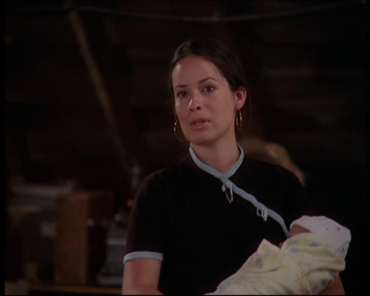 Charmed-Online_dot_net-7x01ACallToArms0527.jpg