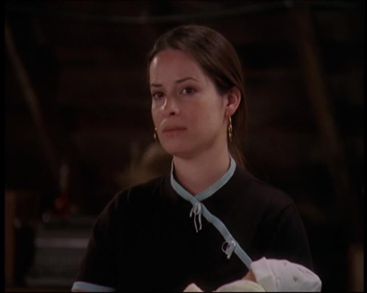 Charmed-Online_dot_net-7x01ACallToArms0529.jpg