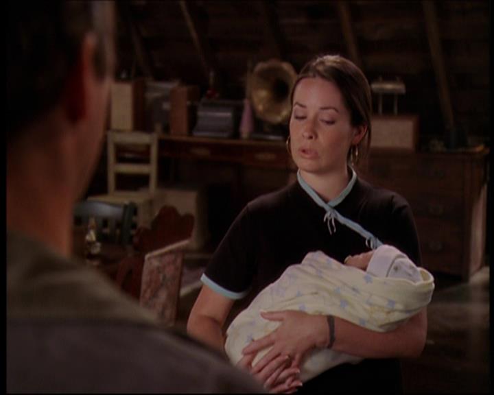 Charmed-Online_dot_net-7x01ACallToArms0543.jpg