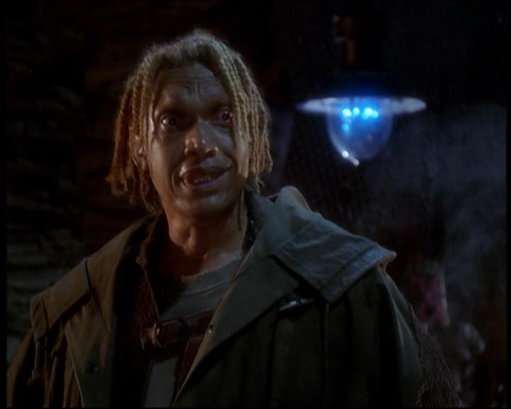 Charmed-Online_dot_net-7x01ACallToArms0613.jpg