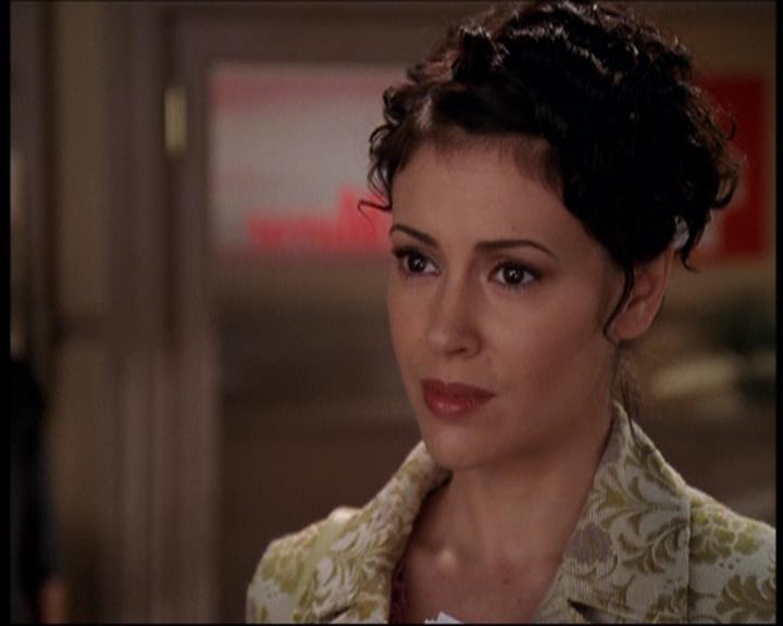 Charmed-Online_dot_net-7x01ACallToArms0743.jpg