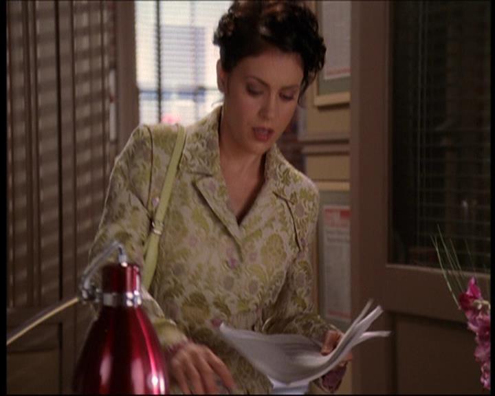 Charmed-Online_dot_net-7x01ACallToArms0770.jpg