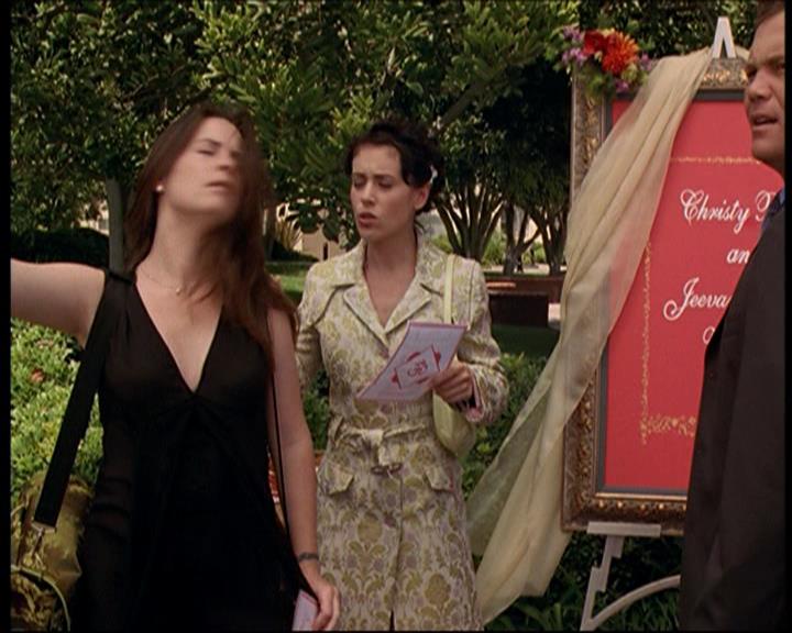 Charmed-Online_dot_net-7x01ACallToArms0897.jpg