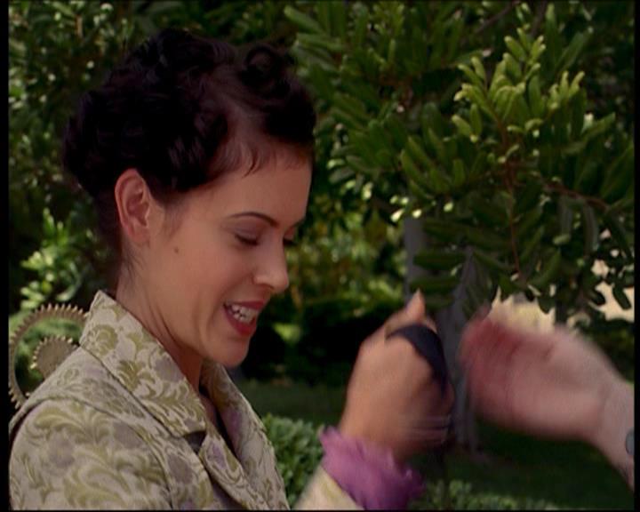 Charmed-Online_dot_net-7x01ACallToArms0909.jpg