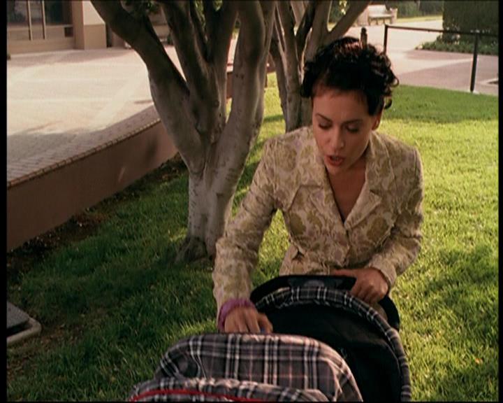 Charmed-Online_dot_net-7x01ACallToArms0927.jpg