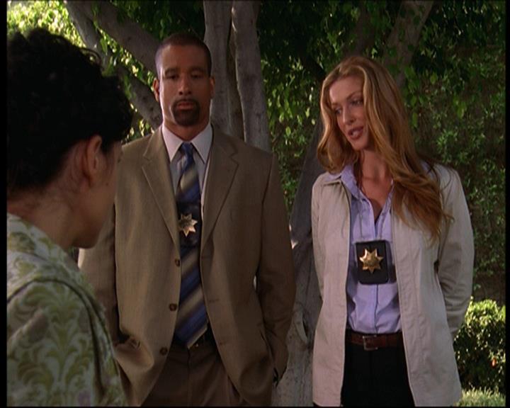 Charmed-Online_dot_net-7x01ACallToArms0948.jpg