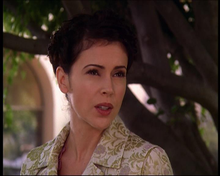 Charmed-Online_dot_net-7x01ACallToArms1003.jpg Charmed-Online_dot_net-7x01ACallToArms1003.jpg