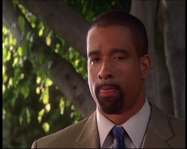 Charmed-Online_dot_net-7x01ACallToArms1004.jpg Charmed-Online_dot_net-7x01ACallToArms1004.jpg