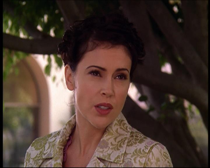 Charmed-Online_dot_net-7x01ACallToArms1040.jpg