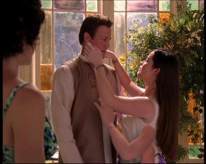 Charmed-Online_dot_net-7x01ACallToArms1215.jpg Charmed-Online_dot_net-7x01ACallToArms1215.jpg