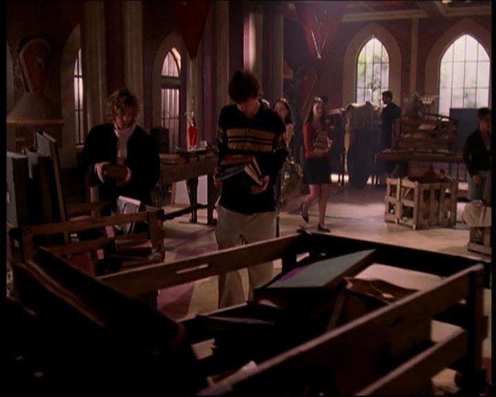 Charmed-Online_dot_net-7x01ACallToArms1463.jpg