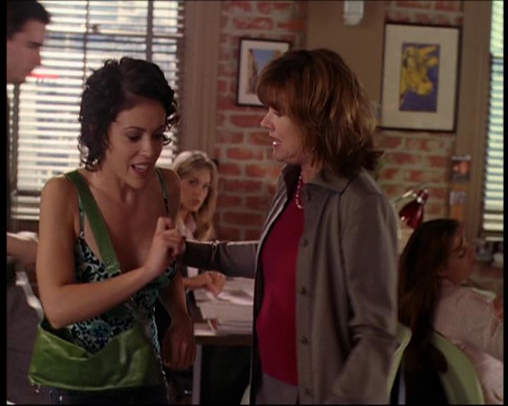 Charmed-Online_dot_net-7x01ACallToArms1511.jpg