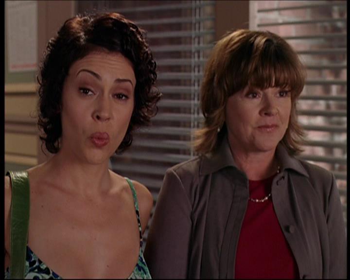 Charmed-Online_dot_net-7x01ACallToArms1532.jpg