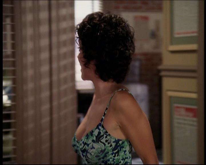 Charmed-Online_dot_net-7x01ACallToArms1567.jpg Charmed-Online_dot_net-7x01ACallToArms1567.jpg