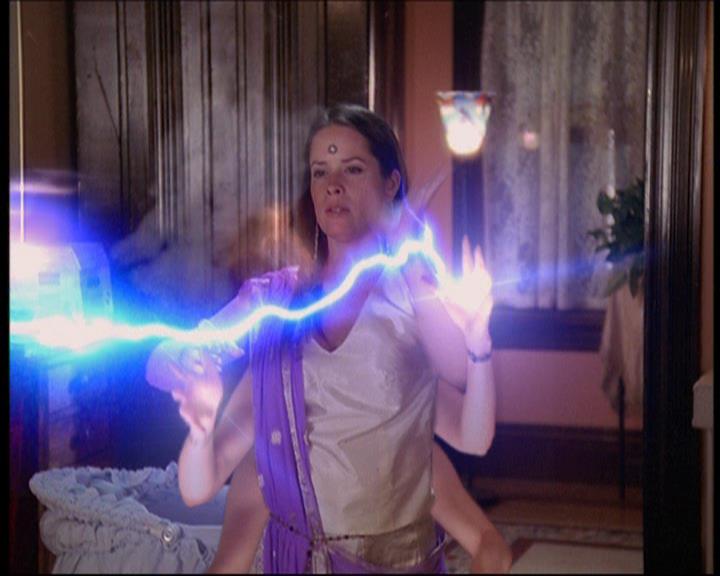 Charmed-Online_dot_net-7x01ACallToArms1638.jpg Charmed-Online_dot_net-7x01ACallToArms1638.jpg