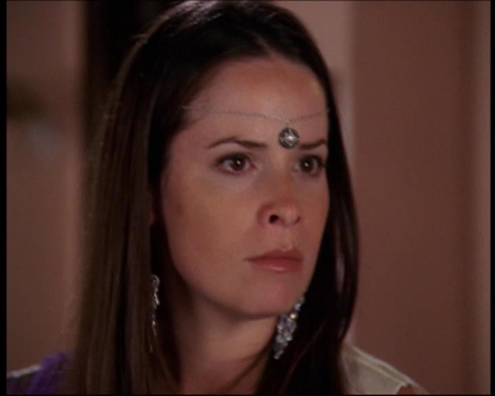 Charmed-Online_dot_net-7x01ACallToArms1650.jpg