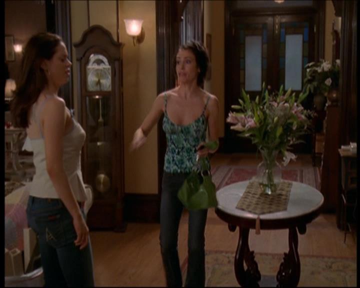 Charmed-Online_dot_net-7x01ACallToArms1685.jpg Charmed-Online_dot_net-7x01ACallToArms1685.jpg