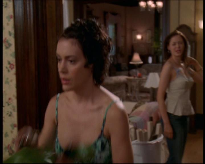 Charmed-Online_dot_net-7x01ACallToArms1687.jpg