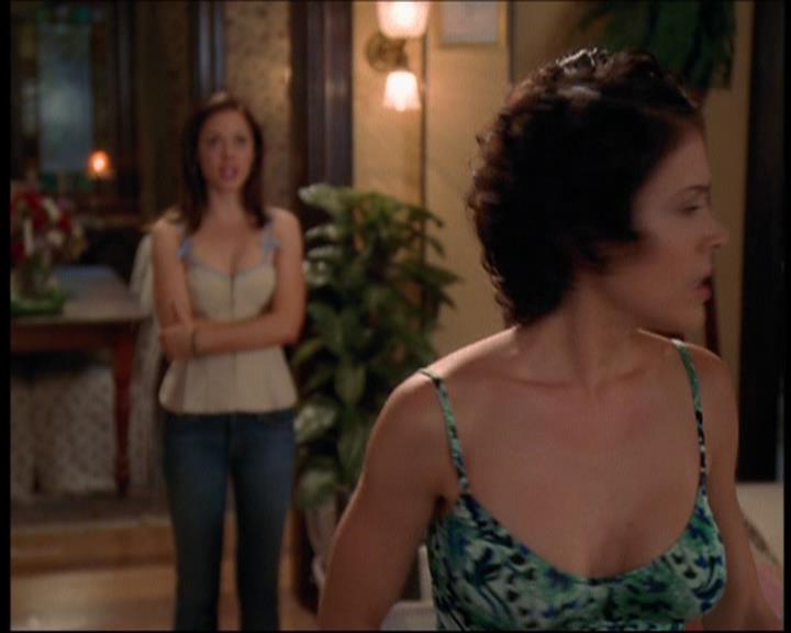Charmed-Online_dot_net-7x01ACallToArms1733.jpg