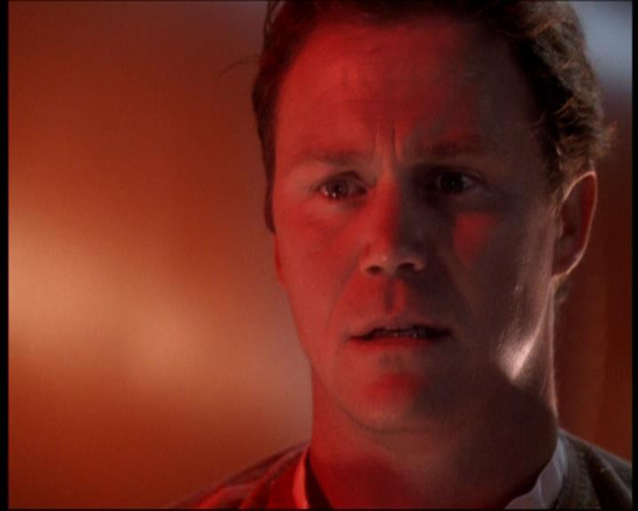 Charmed-Online_dot_net-7x01ACallToArms1938.jpg
