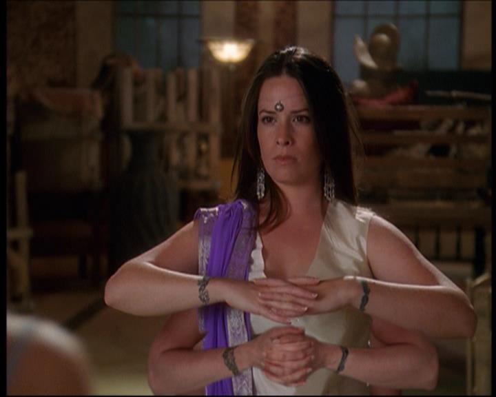 Charmed-Online_dot_net-7x01ACallToArms1967.jpg Charmed-Online_dot_net-7x01ACallToArms1967.jpg