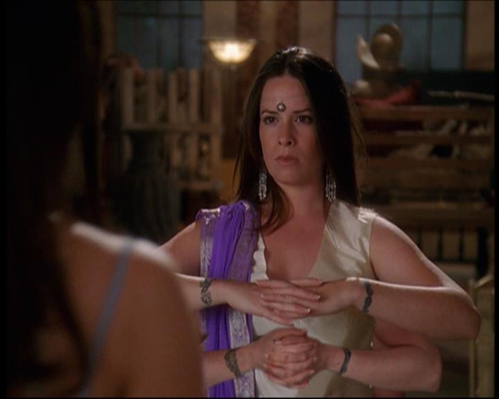 Charmed-Online_dot_net-7x01ACallToArms1970.jpg Charmed-Online_dot_net-7x01ACallToArms1970.jpg