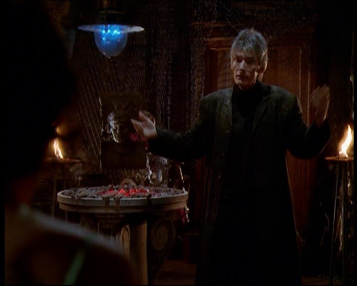 Charmed-Online_dot_net-7x01ACallToArms2247.jpg