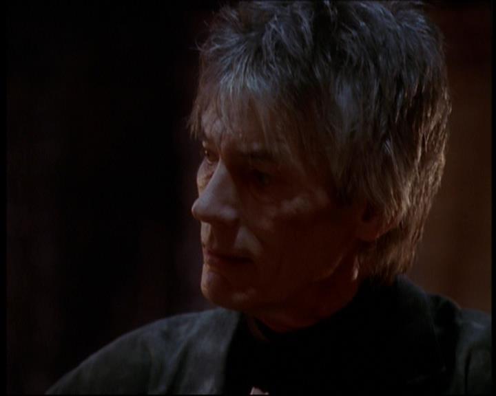 Charmed-Online_dot_net-7x01ACallToArms2250.jpg
