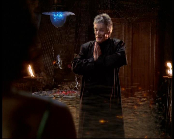 Charmed-Online_dot_net-7x01ACallToArms2308.jpg