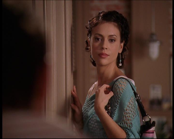 Charmed-Online_dot_net-7x01ACallToArms2427.jpg