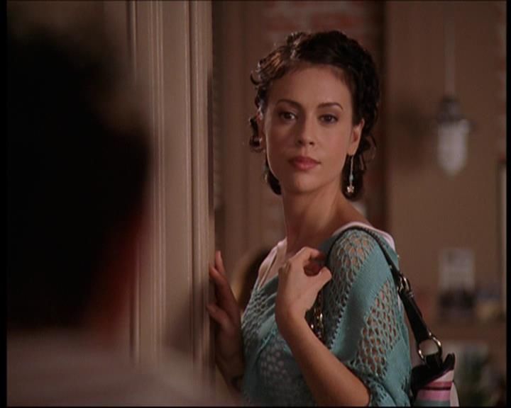 Charmed-Online_dot_net-7x01ACallToArms2430.jpg