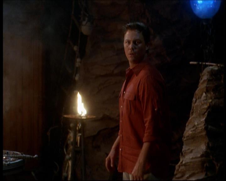 Charmed-Online_dot_net-7x01ACallToArms2552.jpg