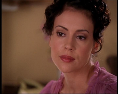 Charmed-Online_dot_net-7x01ACallToArms0411.jpg