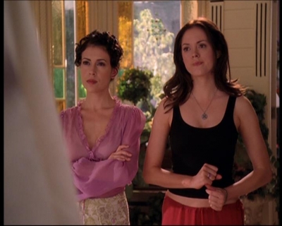 Charmed-Online_dot_net-7x01ACallToArms0467.jpg