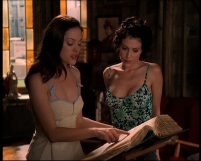 Charmed-Online_dot_net-7x01ACallToArms1237.jpg