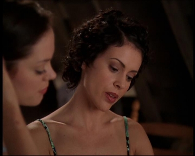 Charmed-Online_dot_net-7x01ACallToArms1262.jpg