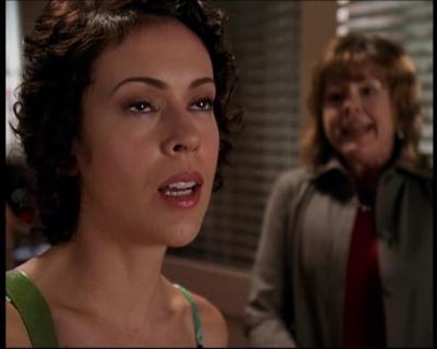 Charmed-Online_dot_net-7x01ACallToArms1537.jpg