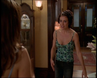 Charmed-Online_dot_net-7x01ACallToArms1718.jpg