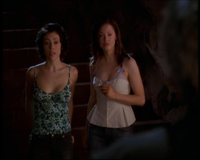 Charmed-Online_dot_net-7x01ACallToArms2253.jpg